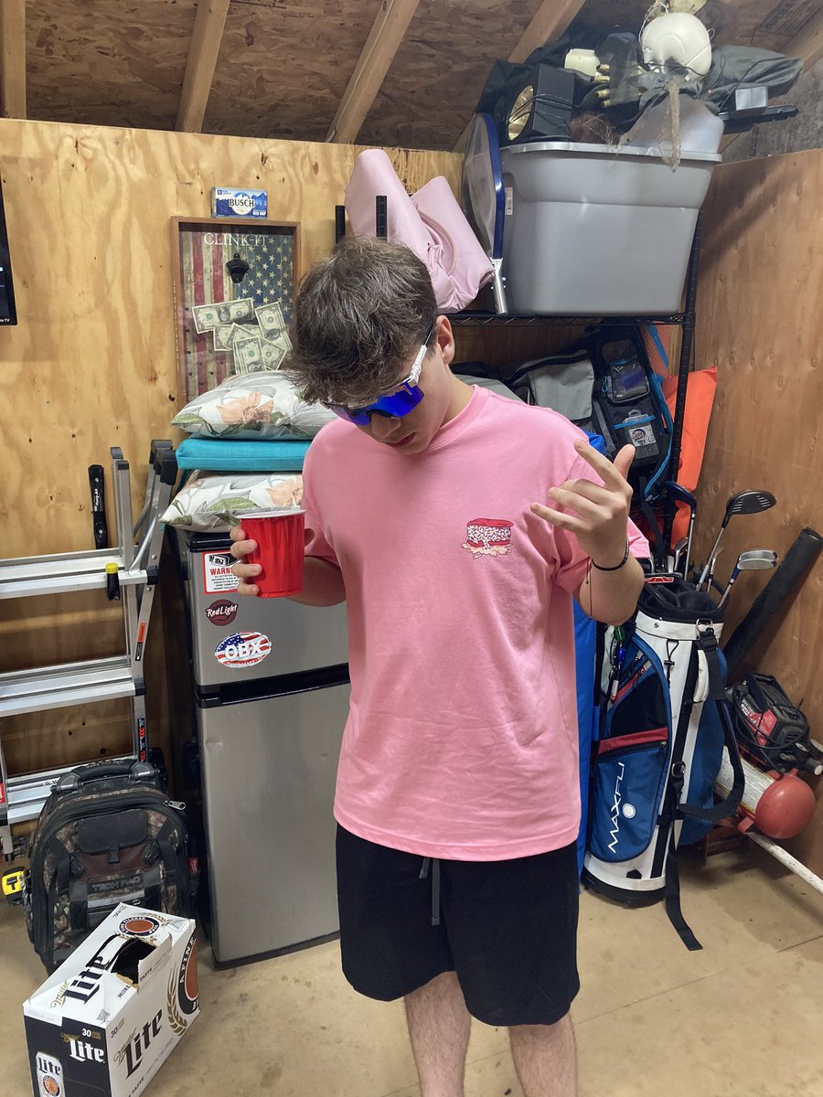 yourmainmandev's tweet photo. Did somebody say summer? Kicking it off with some fun, this is only the beginning! 

On a side note, congrats to my boy @itskingofcubs on graduating today. Keep up the hard work and dedication, I’m proud of you homie❤️ https://t.co/4Hk3LxcIp0