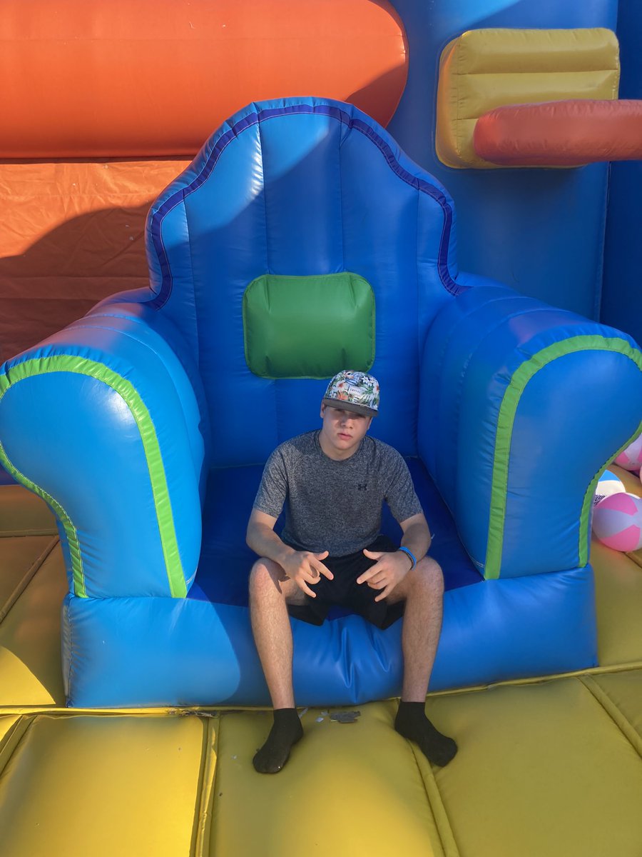 yourmainmandev's tweet photo. Did somebody say summer? Kicking it off with some fun, this is only the beginning! 

On a side note, congrats to my boy @itskingofcubs on graduating today. Keep up the hard work and dedication, I’m proud of you homie❤️ https://t.co/4Hk3LxcIp0