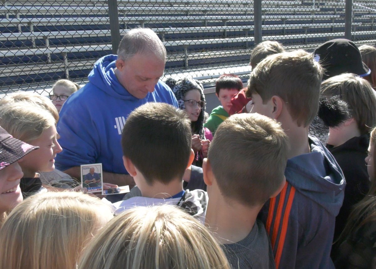 billclarkchamp's tweet photo. A small bucket of ice cream makes me happy.  A 500 + pound bench press makes me even happier, and a 700 + pound deadlift sends me into orbit.  But, serving the Lord by making other people happy is one of the great joys of my life! https://t.co/u6D50WhaXU