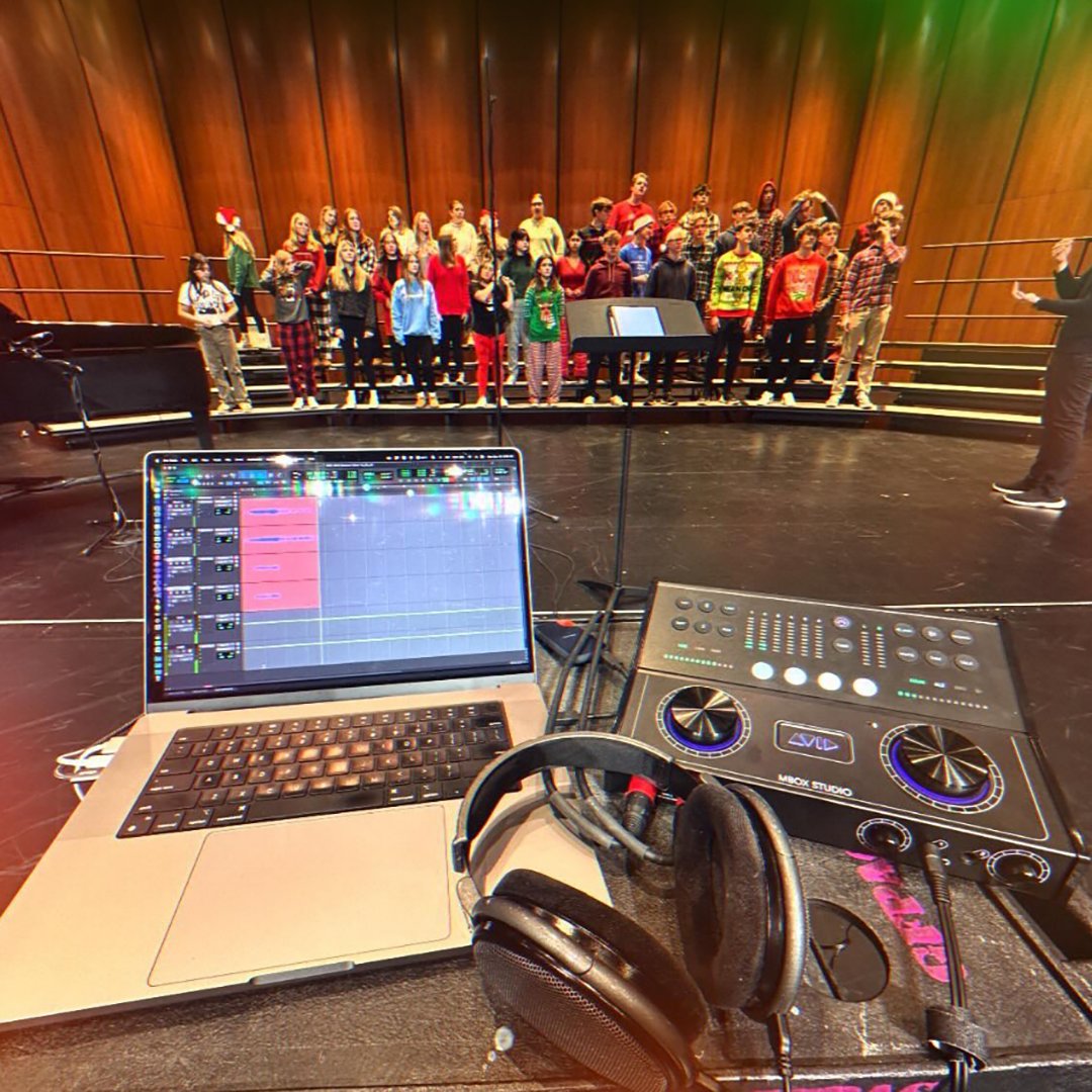 AvidProTools's tweet photo. 😍 Choir capturing with MBOX Studio
📷 https://t.co/l4tKDwAUc6
▶️ https://t.co/LNIgmkN0JV

#mboxstudio #choir #capturing #mix #recording #musicproduction #daw #avidprotools #protools #avid https://t.co/aMQ44DUQXI