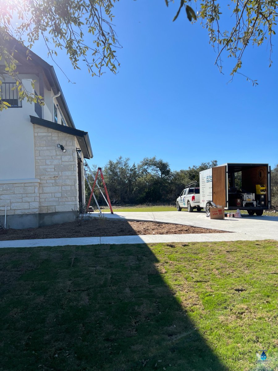 _seamlessgutter's tweet photo. Welcome to our family-run business! ๐ค We're proud to serve our local community and treat our customers like part of the family. โค๏ธ Come stop by and say hello! #LocallyOwned #FamilyOperated #CommunityLove ๐ #allseamlessraingutters #gutterslove #guttergods #guttersrus #loverai... https://t.co/Y9SxOmk06s