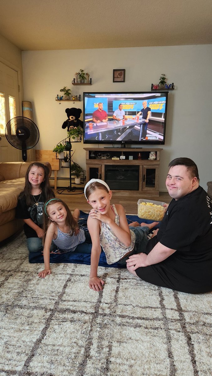 ChristyMomaha's tweet photo. Uncle #ShawnPatrolLive and his #OPLiveWatchParty tonight, his 3 nieces ๐
Shawn's really EXCITED @DeputyJonLozada is on tonight and @CurtisWilson275 is BACK IN STUDIO.
Have a Safe & Great Evening #OPNation
๐๐ฎ๐ช
#OPLive
@ReelzChannel
@OfficialOPLive https://t.co/uErmkrqxSI