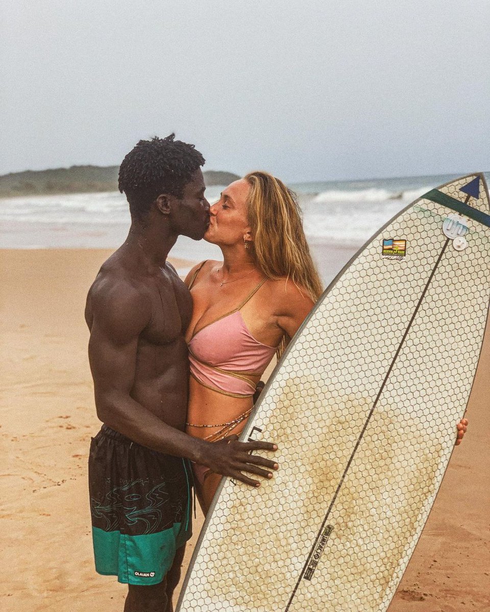 Interracial Vacation tweet media