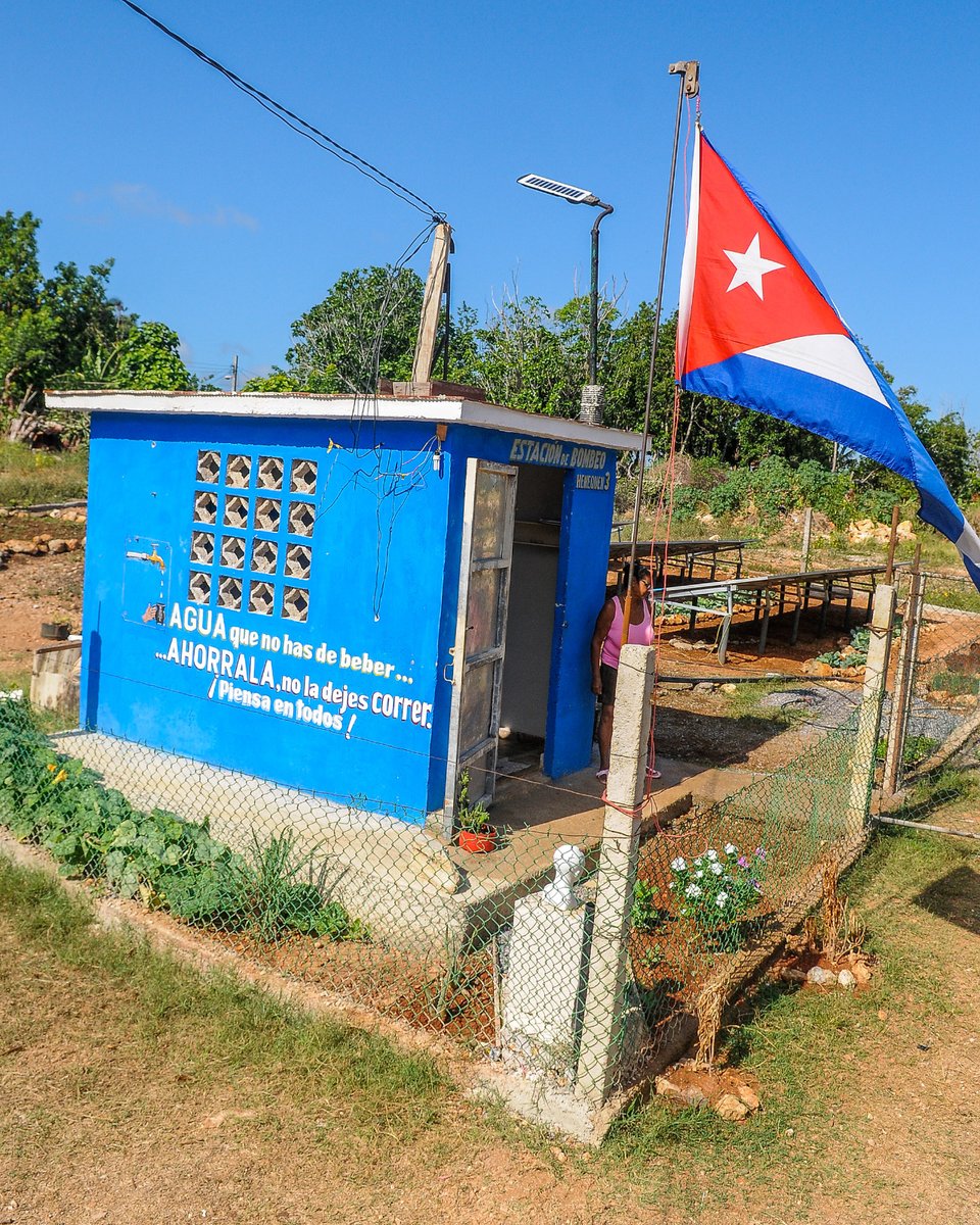 DPRHArtemisa's tweet photo. Sentido de pertenencia y laboriosidad son valores que caracterizan a los trabajadores de la estación de bombeo Henequén, inversión recientemente terminada para beneficiar a esta comunidad donde además se aprovechan las áreas existentes para la siembra de alimentos #dprhartemisa https://t.co/69SGIqbk8c
