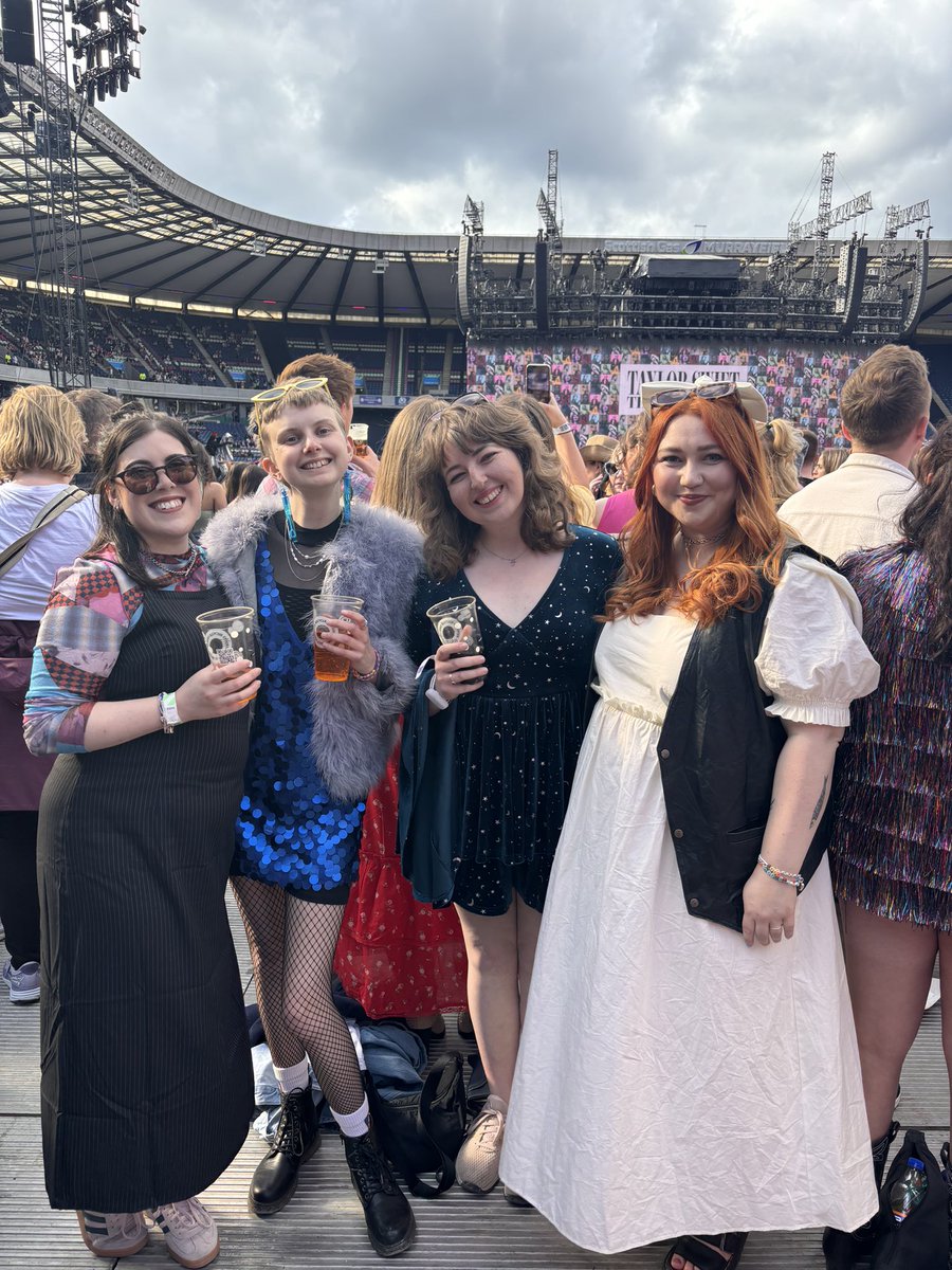 LifeDontAnimate's tweet photo. Best day of my life honestly
@taylornation13 @taylorswift13 #EdinburghTStheErasTour https://t.co/Y2aq7L7dvT