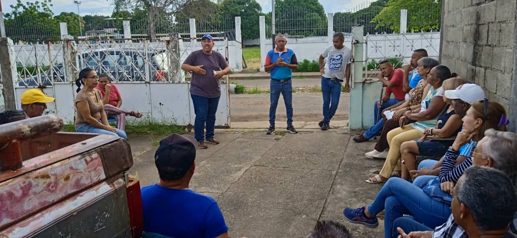 Adguarico's tweet image. #7Junio Se realizó una reunión de trabajo y conformación del equipo electoral del Centro liceo Humboldt. En presencia de los Secretarios General Julio Gallardo de Organización Félix Laya de Educación, municipio Miranda. #Unidad #EdmundoParaTodoElMundo #HastaElFinal