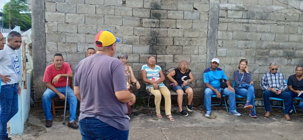 Adguarico's tweet image. #7Junio Se realizó una reunión de trabajo y conformación del equipo electoral del Centro liceo Humboldt. En presencia de los Secretarios General Julio Gallardo de Organización Félix Laya de Educación, municipio Miranda. #Unidad #EdmundoParaTodoElMundo #HastaElFinal