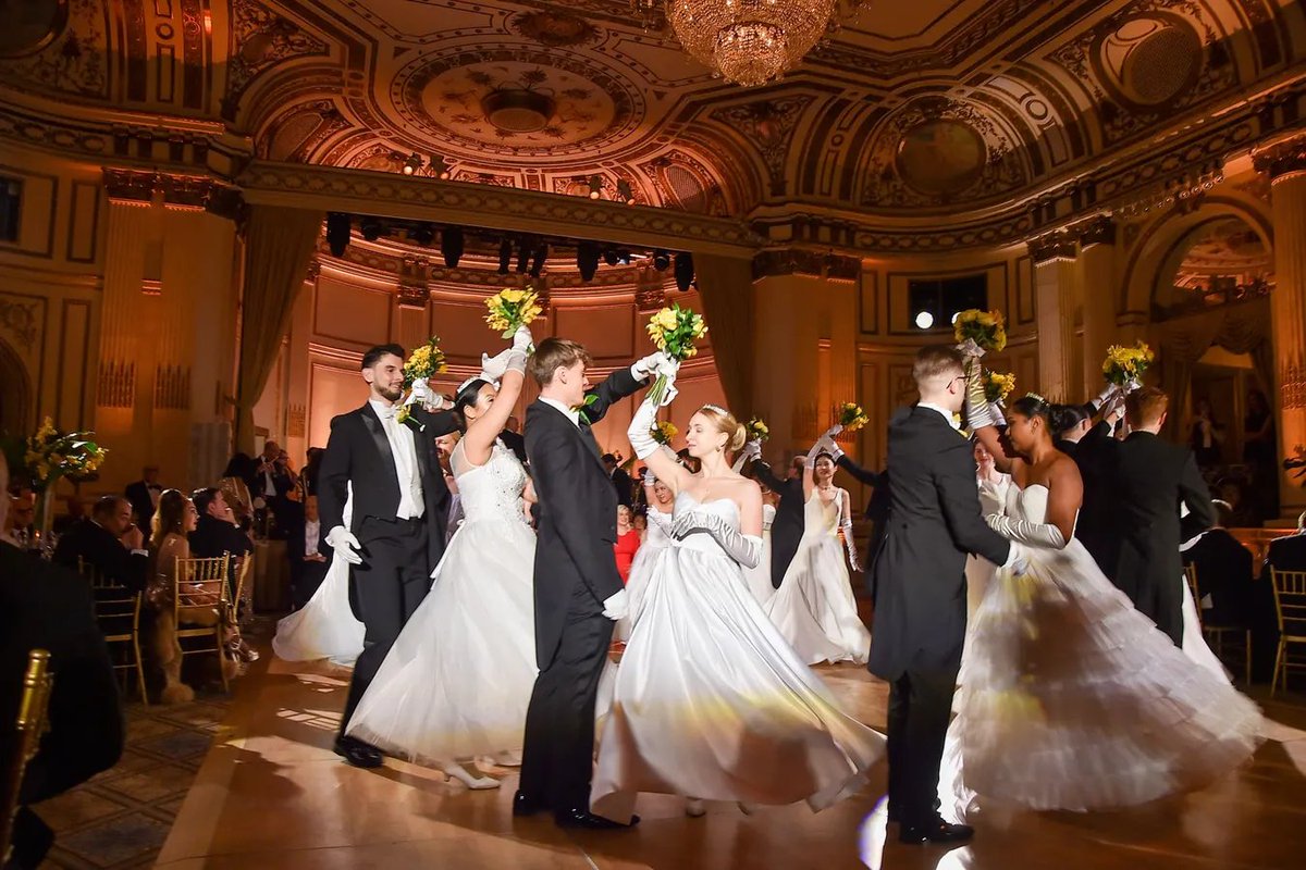 gaming_ana1yst's tweet photo. Experience the elegance of the 68th Viennese Opera Ball, inspired by 'Aida,' with stunning gowns and world-class performances, all for a great cause! #VienneseOperaBall #NYC #ClassicalMusic #CharityEvent https://t.co/PyjNBpNlUs https://t.co/GzO23R6S6k
