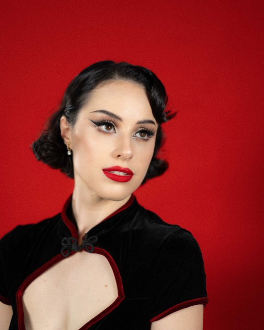 Have you watched my Burlesque Showgirl Makeup Tutorial yet? ❤️  It's almost at 5k views on YouTube! Head<a href="/tag/auckland"class="tags"><span>#auckland</span></a>