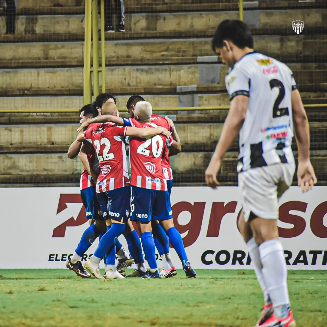 fc_encarnacion's tweet photo. ¡Ganoooooooo Encarnacionnnnnnnnn! 🔴⚪️

#EncarnaciónFC ( 3 - 2 ) Santani

#VamosEncarnación 🔴⚪️ https://t.co/JaVzZRDSr2