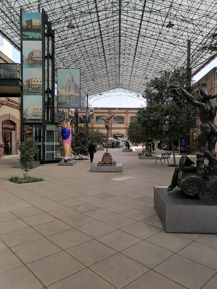 BerrocalPablo's tweet photo. Así se vive la #NaturaUrbanaMW desde @PlazaLoreto1 con las obras de @ElMuseoSoumaya en este #MuseumWeek https://t.co/Pf9GtYQbvt