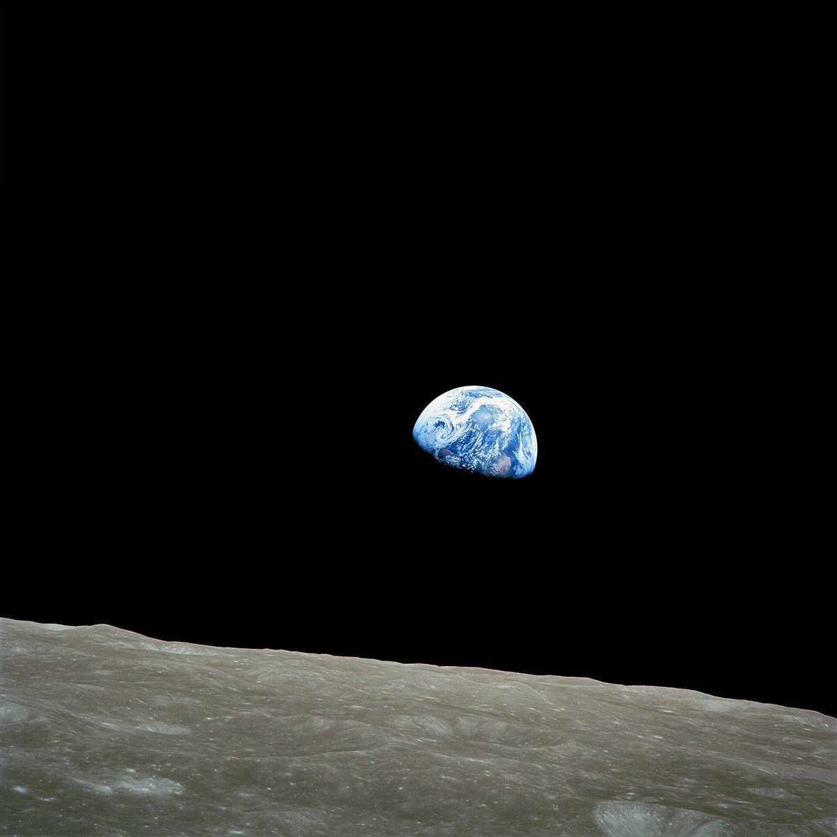 Actualités Spatiales (@actuspatiales) on Twitter photo ◼️ · L'astronaute américain William Anders, connu pour cette célèbre photo d'un lever de Terre depuis la Lune durant la mission Apollo 8, est décédé à l'âge de 90 ans après un accident d'avion. (famille auprès de l'<a href="/AP/">The Associated Press</a>) ◼️ · L'astronaute américain William Anders, connu pour cette célèbre photo d'un lever de Terre depuis la Lune durant la mission Apollo 8, est décédé à l'âge de 90 ans après un accident d'avion. (famille auprès de l'<a href="/AP/">The Associated Press</a>)