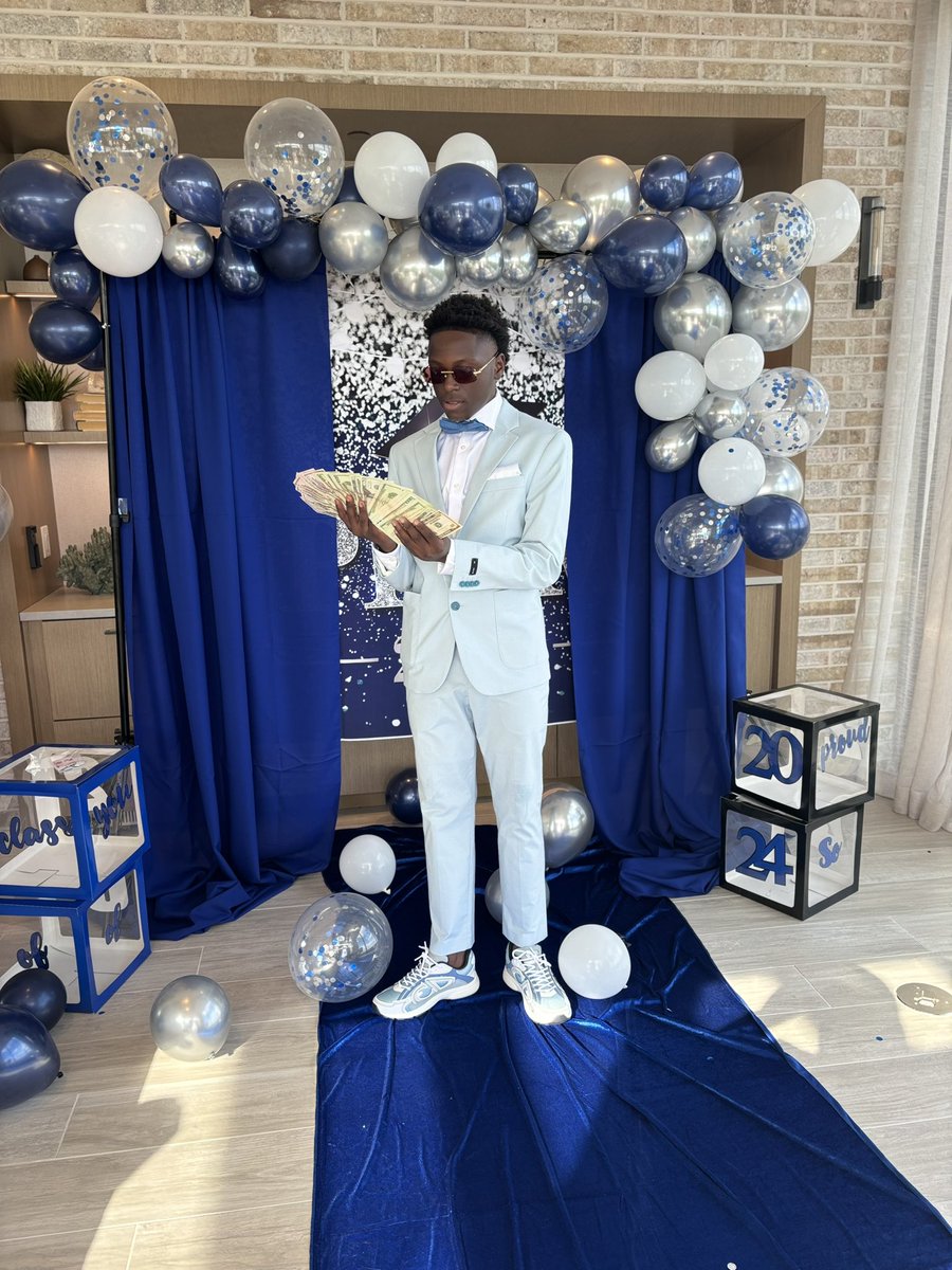 MsBennyyy's tweet photo. Been lit since ah Jit π₯π€©π€§ #Prom2k24 https://t.co/10tIXuI8UC