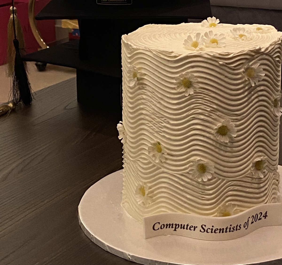 U_iiur's tweet photo. The parties with friends are still GOING STRONG!🎓

Note that: Computer Science? 
NOPE!!
Computer Scientists? 
Oh yeah. https://t.co/J7XQhBNpw3