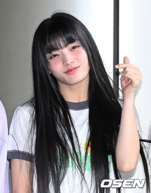 ILLIT イロハ、笑顔で日本へ出国✨