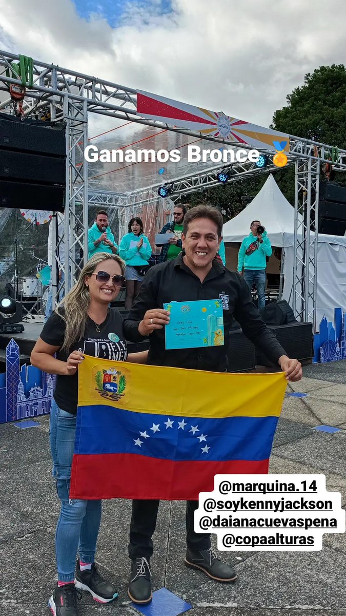 Orgullo Venezolano y Taxhirens con un producto elaborado con nuestras propias manos. Seguimos adelante con nuestro emprendimiento @4elementoscerveza

Gracias a todos por el apoyo. 

<a href="/NicolasMaduro/">Nicolás Maduro</a> 
<a href="/FreddyBernal/">Freddy Bernal</a> 
<a href="/cotatur_ve/">cotaturve.</a> 
<a href="/TrompizCarlos/">Carlos Trompiz</a> 

En Táchira seguimos!!!