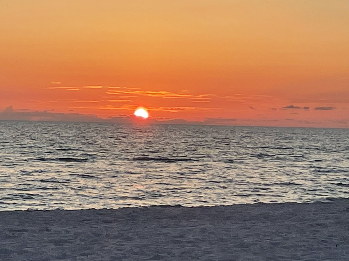 MrsSMendozaCPE's tweet photo. What a wacky Friday! Unexpectedly ended up at the beach & caught the sunset! #FLsunset #summervibes #teachersummer https://t.co/zTTxkk9MtX