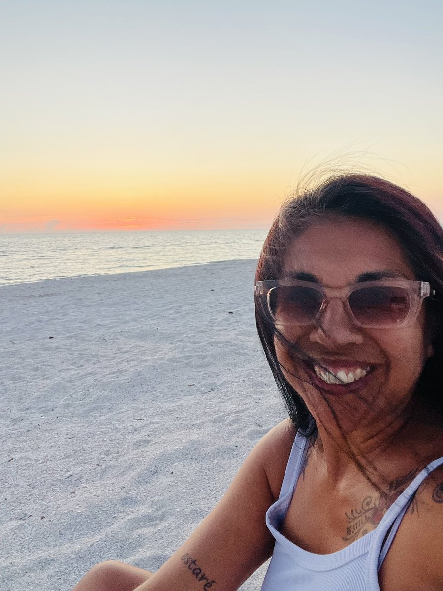 MrsSMendozaCPE's tweet photo. What a wacky Friday! Unexpectedly ended up at the beach & caught the sunset! #FLsunset #summervibes #teachersummer https://t.co/zTTxkk9MtX