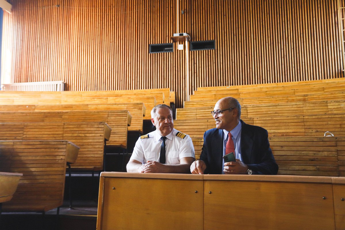 Regreso a los orígenes 

Como parte de nuestras actividades en San Petersburgo, Joel Beltrán Archer Santos vuelve a la academia donde se graduó de Ingeniería en Explotación del Transporte Aéreo. Regresa ahora, 35 años después, como presidente <a href="/LaCACSA/">CACSA</a> 

#Cuba #AviacionCuba