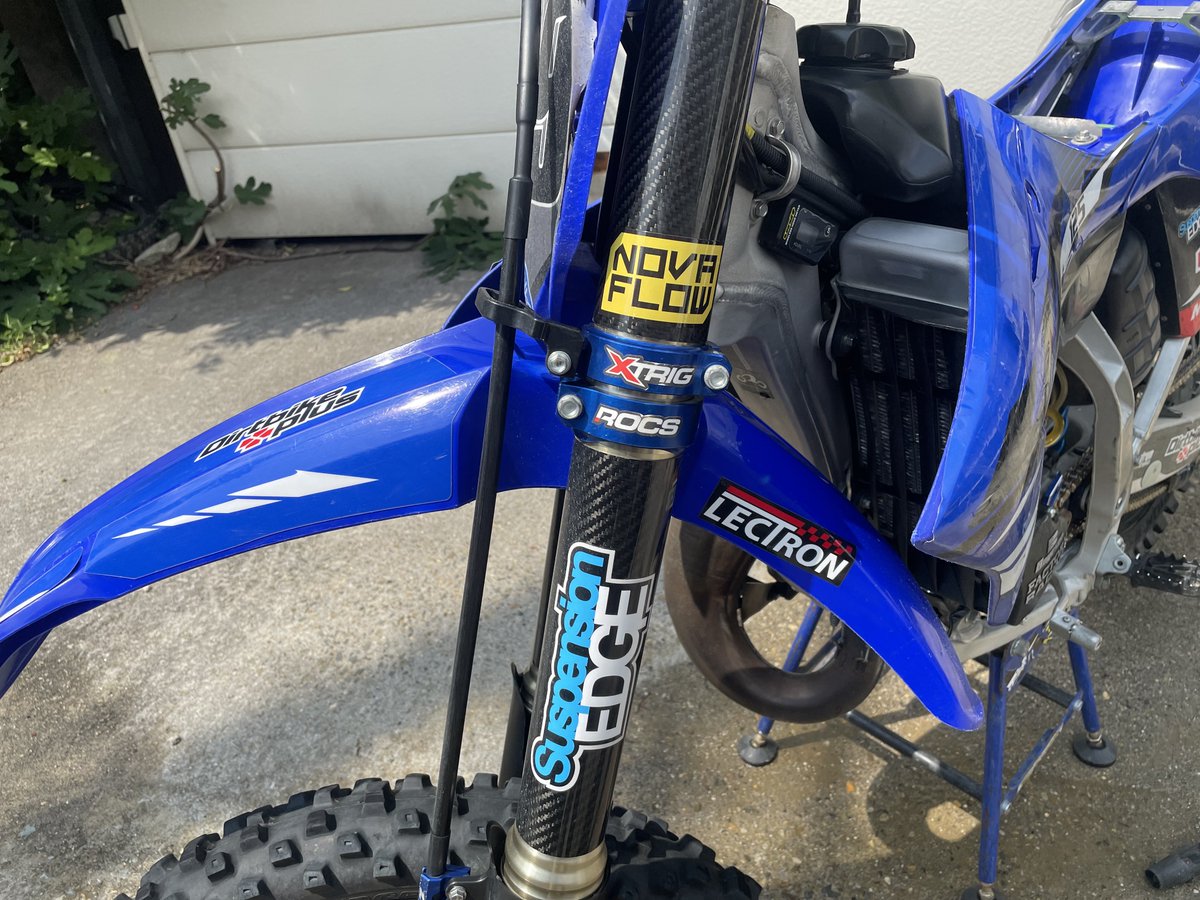 Takayz125crf250's tweet image. 色々悩んだ結果YZに乗る上でお世話になっているものがどんどん集結している。むしろここだけでほぼ構成されていると言っても過言ではない。
明日スラパにいるのでNOVAFLOW気になるよ！ってお方いらっしゃったらお貸しいたしますのでよろしくです
#NOVAFLOW
#suspensionEDGE
#LECTRON
#DIRTBIKEPLUS