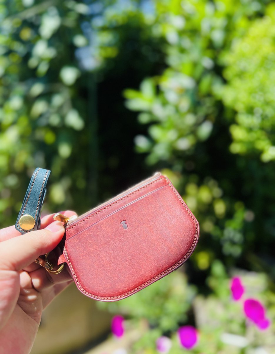 BarPon (@ponleather) on Twitter photo 太陽と新緑のコッチネーラ☀️
プレゼント企画のルーナ&ストラップが到着いたしました🕺🏻初めて触るルーナですが使いやすそう〜
家族会議の結果、キャッツアイ当主奥方にプレゼントいたしました!本人も喜んでおります!この度はありがとうございました🙇♂️
#コバルトレザーワークス4周年
<a href="/cobalt_lw/">🌊 cobalt.lw 🌊</a> 太陽と新緑のコッチネーラ☀️
プレゼント企画のルーナ&ストラップが到着いたしました🕺🏻初めて触るルーナですが使いやすそう〜
家族会議の結果、キャッツアイ当主奥方にプレゼントいたしました!本人も喜んでおります!この度はありがとうございました🙇♂️
#コバルトレザーワークス4周年
<a href="/cobalt_lw/">🌊 cobalt.lw 🌊</a>