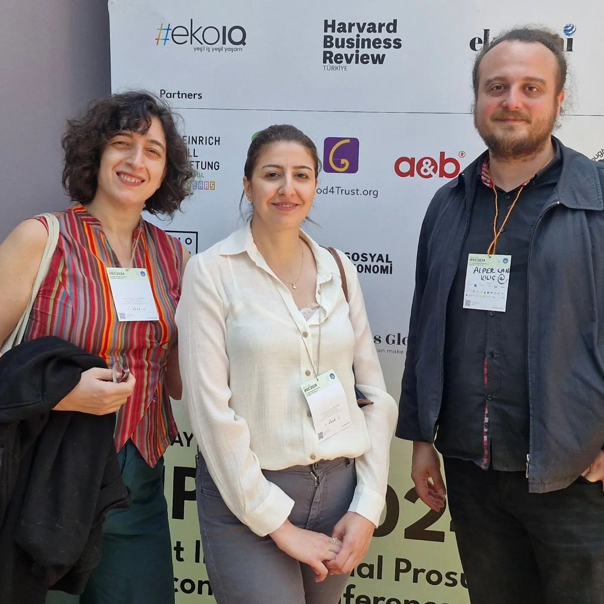 AlbatrosKoop's tweet image. 🍀 Geçtiğimiz hafta IPEC2024 konferansındaydık. Güzel topluluklarla, girişimlerle, insanlarla tanıştık. 
--EN--
🍀 Last week, we attended the IPEC2024 conference. We met wonderful communities, initiatives, and people. 

#IPEC2024 @TuretimED @ipec2024 @SosyalEkonomiP @RIPESSEurope