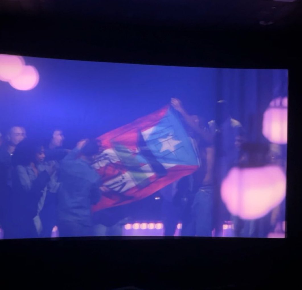 badbunnyontour's tweet photo. FREE PALESTINE 🇵🇸 🥺🐎 BAD BUNNY AND THE CREEW ENDED WITH EL APAGÓN SUCH A FKN MOMENT 
🇵🇷🫱🏻‍🫲🏼🇵🇸 

Creds: @lxvlttrs 🤍 https://t.co/91JnnzJQtq