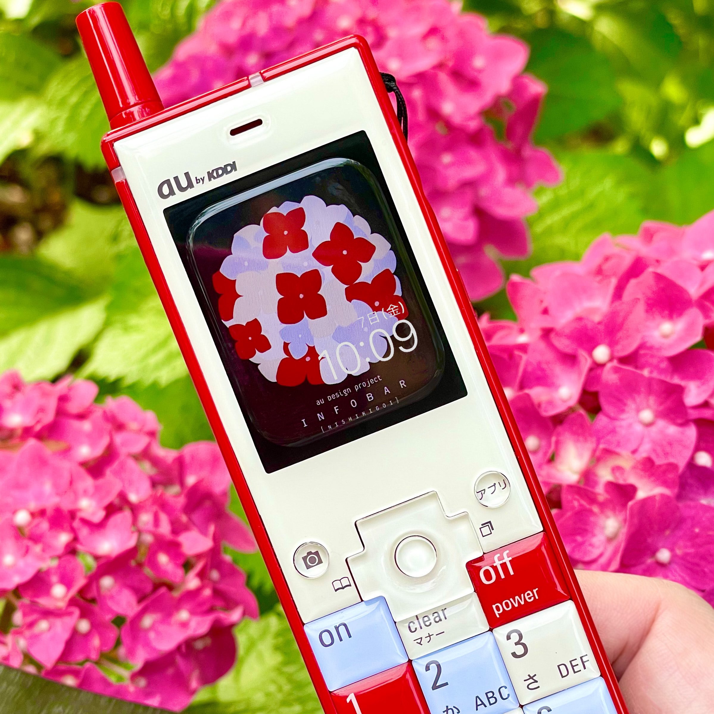 au INFOBAR 初代 ニシキゴイNISHIKIGOIと2世代目GRAY INFOBAR 初代