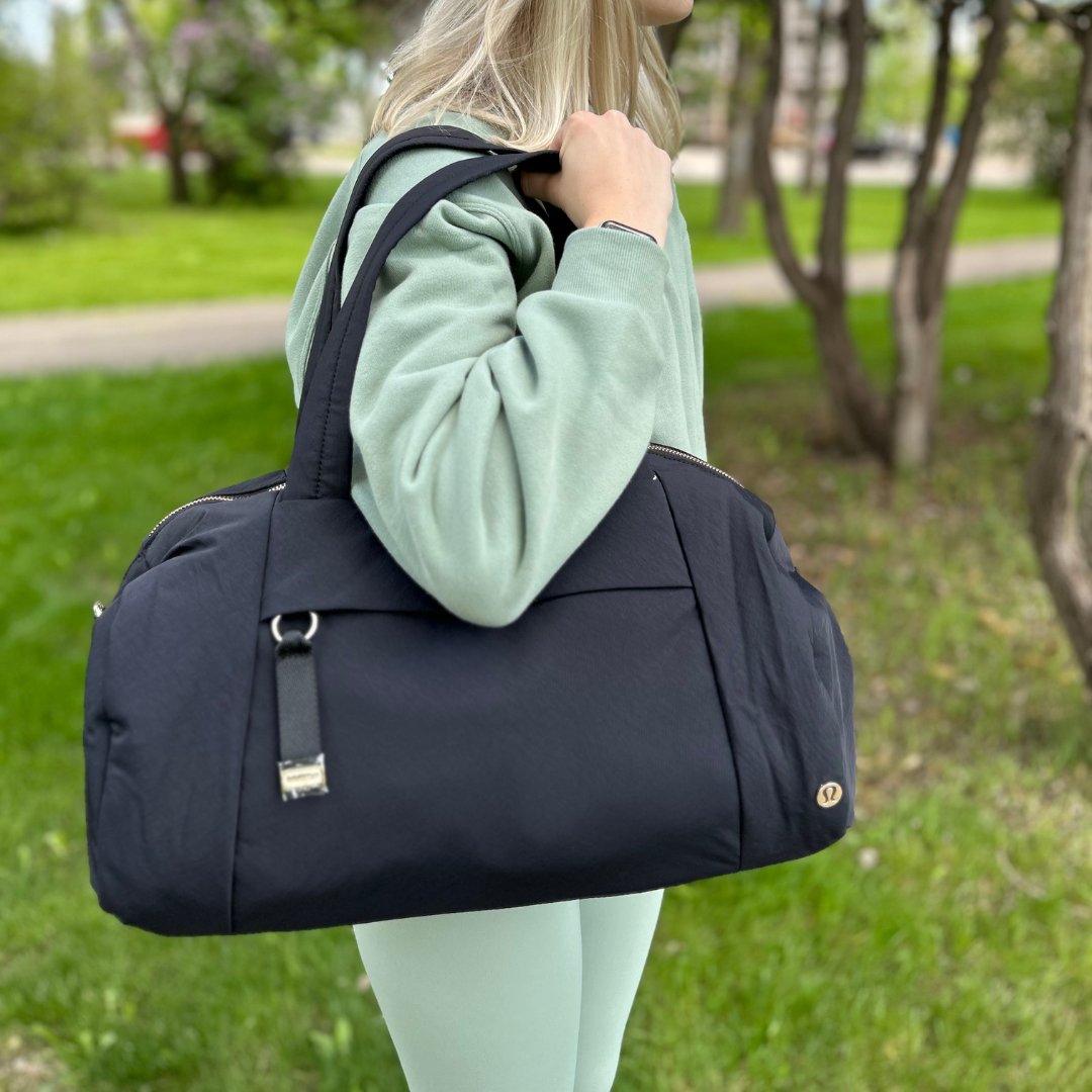 Loving this green colour! 💚

Shop the look at here in Moose Jaw at Sahara Spa! We have plenty of lululemon pieces for both men and women.

Stop by and explore our latest lululemon collection!

#thesweatlife #lululemon #citymj #moosejaw #activewear