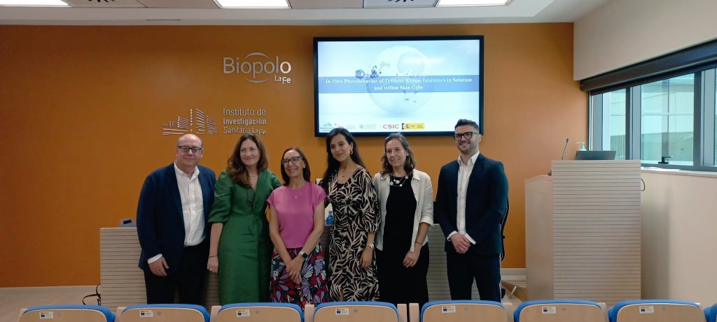 Virginie Lhiaubet (@virlhiaubet) on Twitter photo Brillant thesis by Meryem el Ouardi supervised by <a href="/iandreur/">Inma Andreu</a> and Miguel A. Miranda <a href="/IISLaFe/">IIS La Fe</a> <a href="/ITQ_UPVCSIC/">ITQ (UPV-CSIC)</a> ! Congratulations!!! Brillant thesis by Meryem el Ouardi supervised by <a href="/iandreur/">Inma Andreu</a> and Miguel A. Miranda <a href="/IISLaFe/">IIS La Fe</a> <a href="/ITQ_UPVCSIC/">ITQ (UPV-CSIC)</a> ! Congratulations!!!