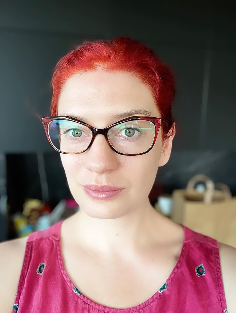 New glasses! I feel like I’m channelling my inner retro librarian in these 😅