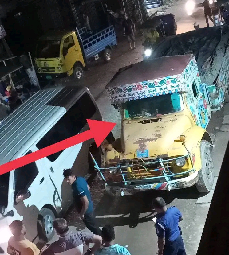 রেডিও কলোনিতে ট্রাক দুর্ঘটনায় মারা গেছে ১২ বছরের ছেলে