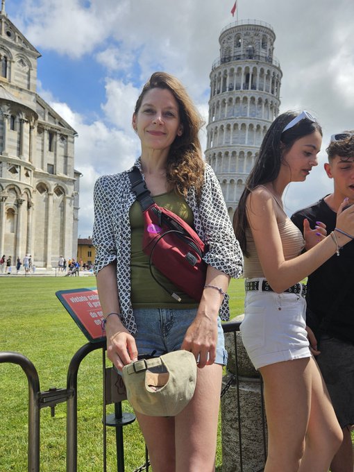 Who can shop this lady out for me?! 😅 https://t.co/RFUr2jPeVl