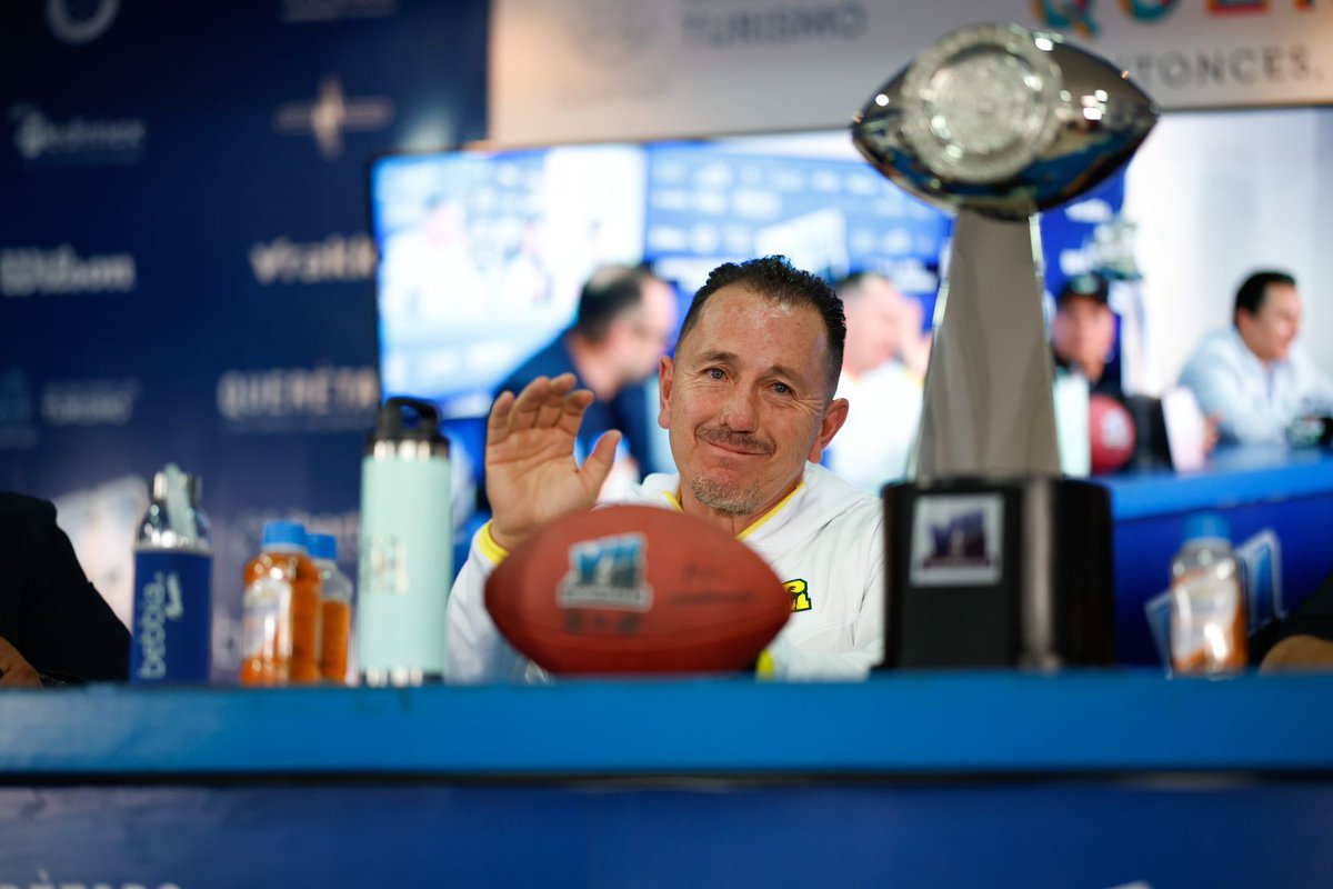 Noti_Metropoli's tweet photo. #CONFERENCIADEPRENSA 
Previo al #TazonMexicoVII  los Head Couch de @RaptorsLFA  y @CaudillosLFA afinan detalles de lo que seré la final de la @LFACalientemx
 #notimetrópoli #RaptorsLFA #LFA #Caudillos2024 #CaudillosLFA #FuriaVerde #LFA2024 #Raptors #lfa #FootballAmericano🏈 https://t.co/H8kuWgjzgl