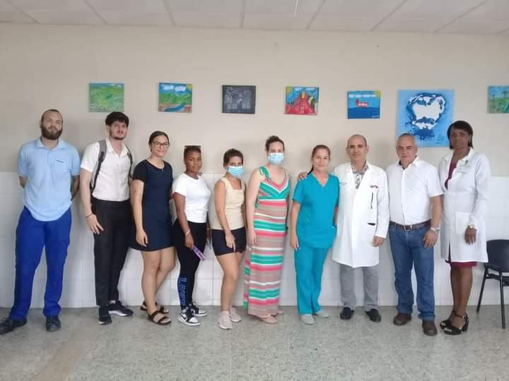 LiliamPinar's tweet photo. El servicio de  Oncohematologia del @DeHppp recibe en nombre de los jóvenes de @ETECSA_Cuba #PinardelRío un donativo de productos de aseo, libros infantiles, crayolas y lapices de colores para dibujar para los niños que se encuentran hospitalizados.  
#CubaPorLaVida https://t.co/csmau3qepi