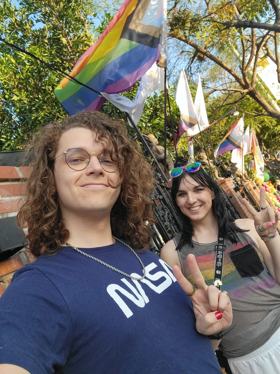We're exploring West Hollywood IRL! We're trying to find outfits for Pride tomorrow. Come help us decide :D