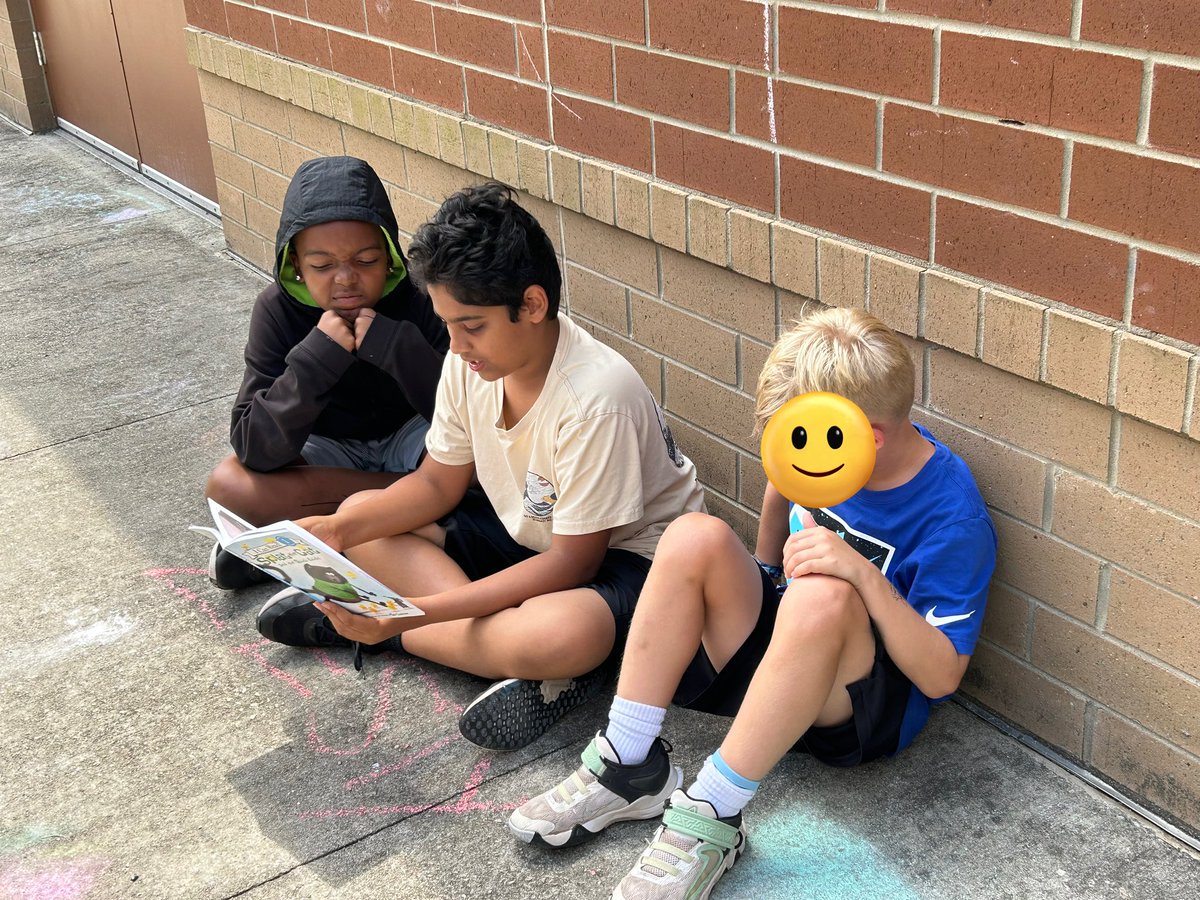 Today our fifth graders had the opportunity to read with the second grade hawks in <a href="/MrsPeoples_/">Mrs. Peoples</a> class! #togetherisbetter <a href="/HortonsCreekES/">Hortons Creek ES</a>