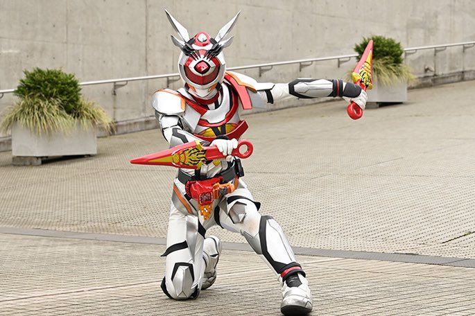 本日6月8日は「仮面ライダーリバイス」で仮面ライダーアギレラの夏木花