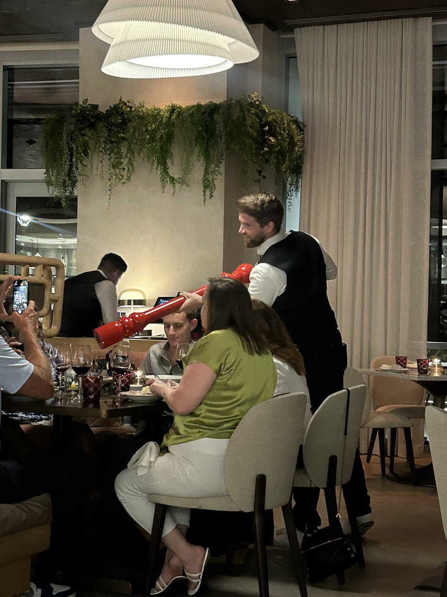 MackenzieTooth's tweet image. This pepper grinder is ridiculous lmaoo