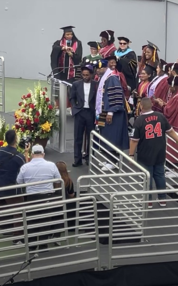 RespectMyHair's tweet photo. @KendrickLamar at Compton College’s graduation #TheyNotLikeUs https://t.co/hKa1UP6ByX