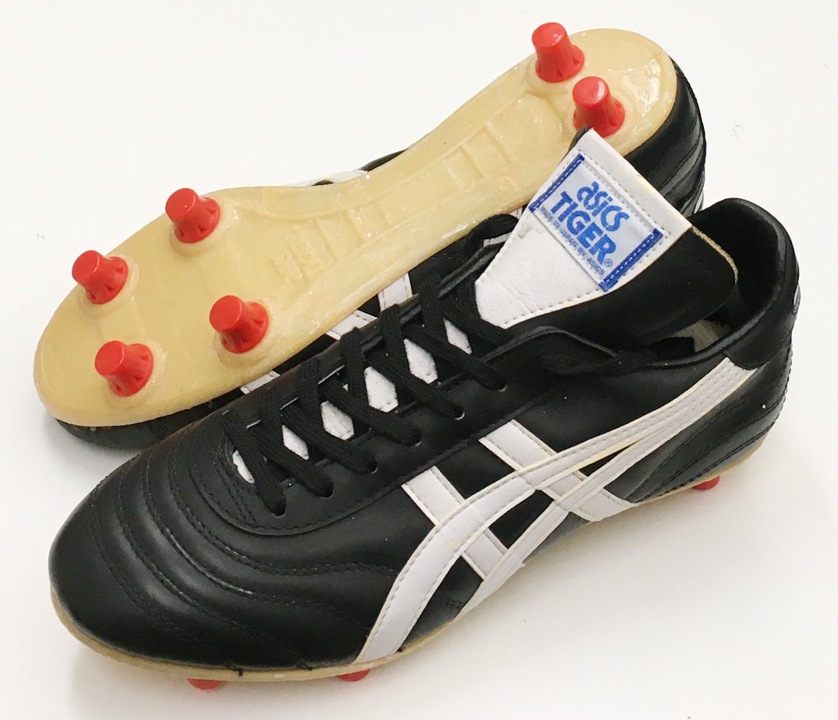 2002以前のアシックス最高峰モデルの850、870は昭和のサッカー