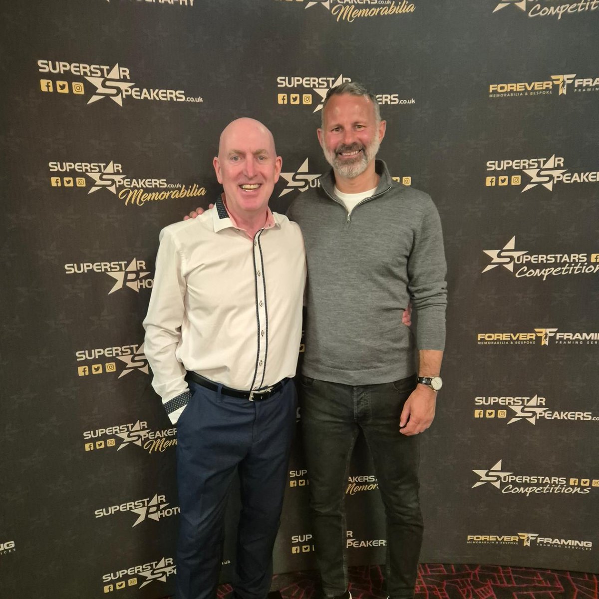 alankeegan1's tweet photo. Great night in Northampton with the United legend that is Ryan Giggs.
#13times
#host
#thevoiceofoldtrafford https://t.co/k1nowQZxaW