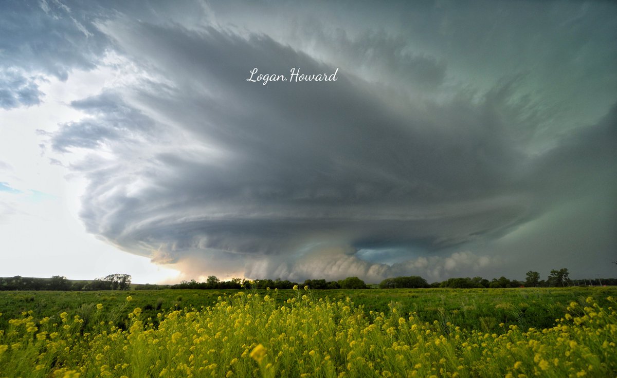 OutOffTheTrail's tweet photo. Perfection!
 #wild #storm #stormchase #wxtwitter https://t.co/ggCUc2JaKl