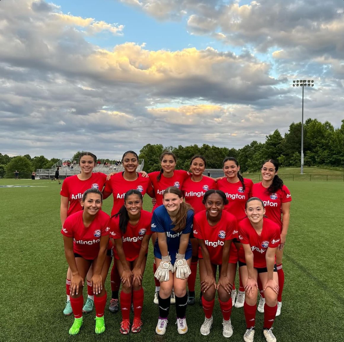 Aimeeabraham0's tweet photo. I had an amazing time playing with the Arlington EDP woman’s team tonight! I learned so much from these college players. Here is a photo of the starting 11 for our game against Maryland Elite. Thank you for having me! https://t.co/ViK95IhvNR