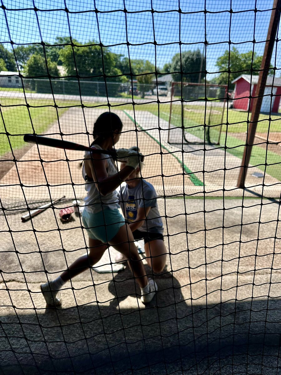 Aubree_Zammat's tweet image. Working with @piperkrandolph  Great workout. Learned a lot. #slappers 

@coachbrun @TxStateBobcats