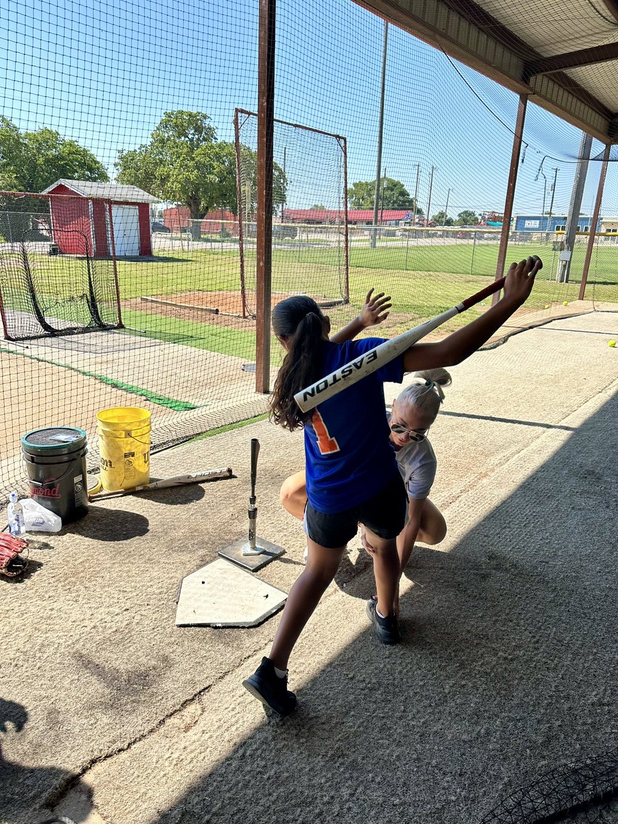 Aubree_Zammat's tweet image. Working with @piperkrandolph  Great workout. Learned a lot. #slappers 

@coachbrun @TxStateBobcats