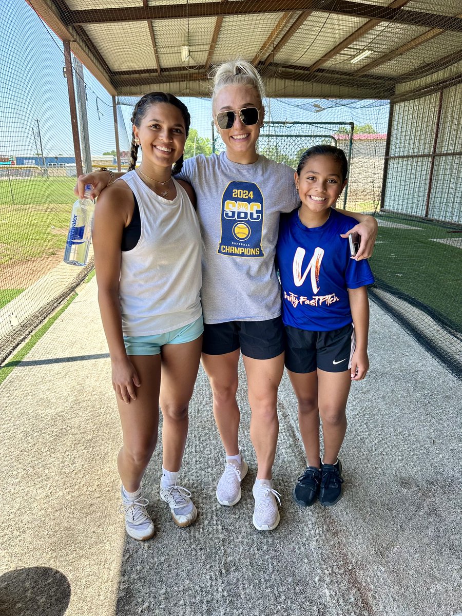 Aubree_Zammat's tweet image. Working with @piperkrandolph  Great workout. Learned a lot. #slappers 

@coachbrun @TxStateBobcats