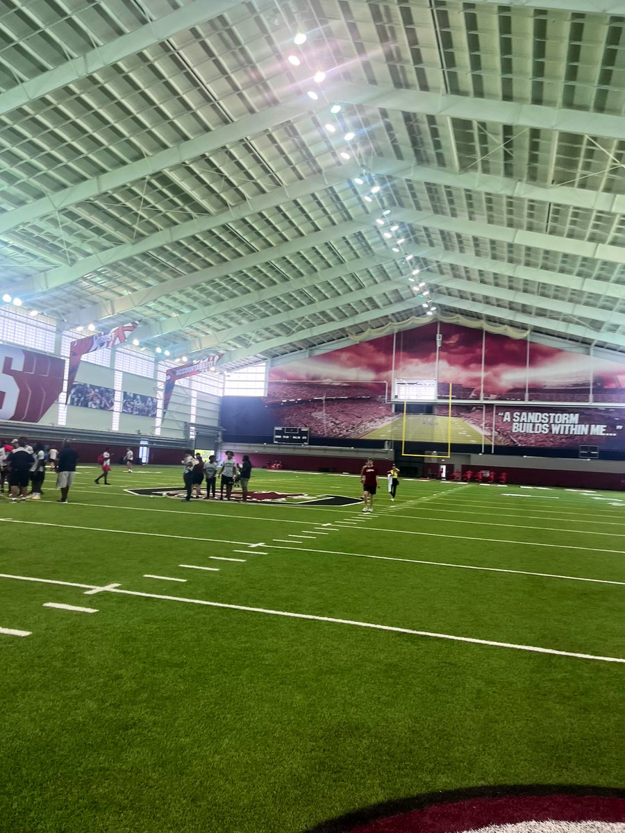 calebsanders0's tweet image. Had a great time at usc today and got some good work in 2nd camp of the week and I appreciate you for having me @GamecockFB