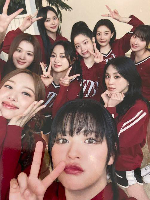 godmitzu's tweet photo. OUR GORGEOUS 9WICE https://t.co/BEf08CbJpn