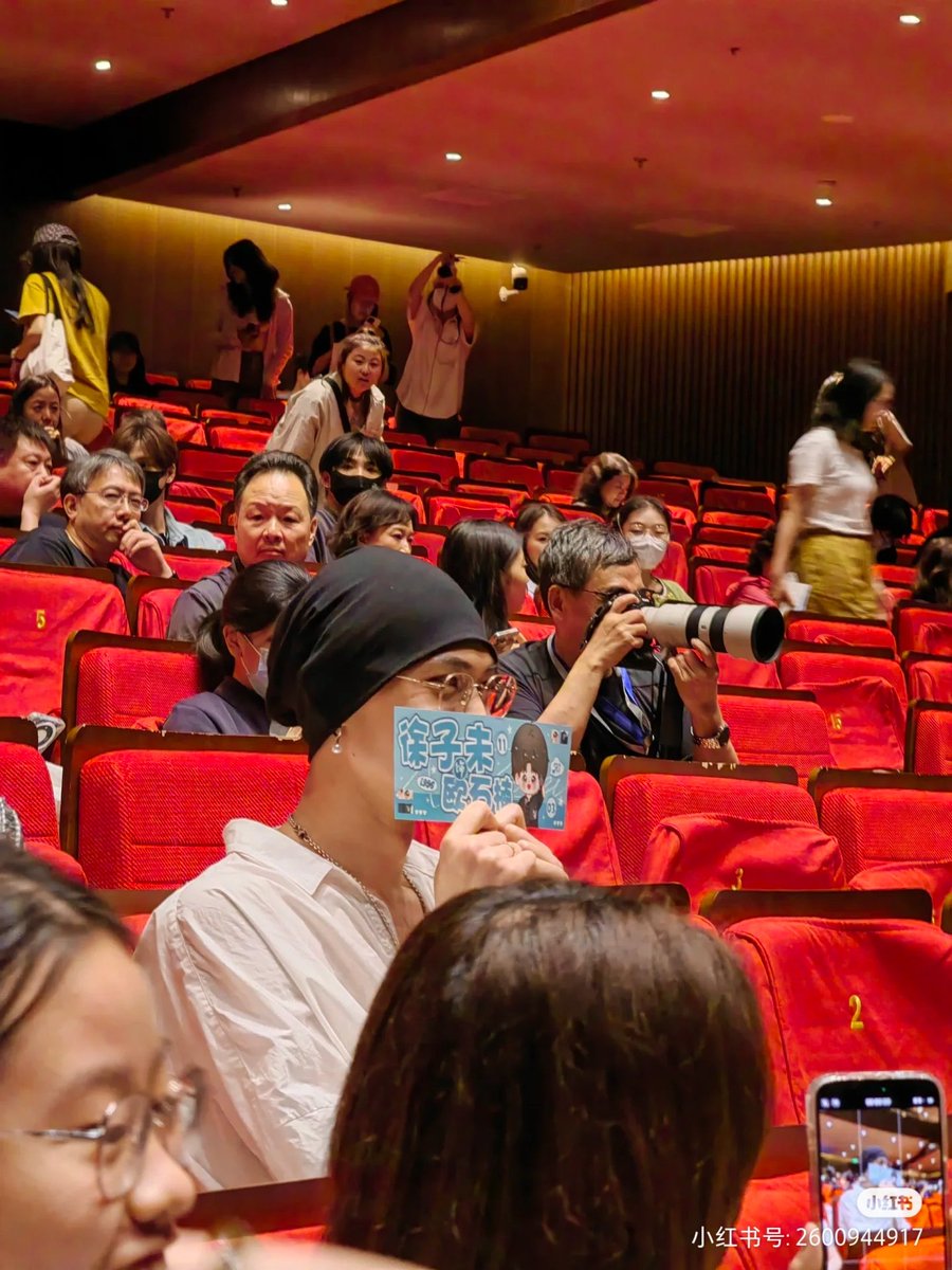 senge1125's tweet photo. Liangsen​ went to support xuziwei yesterday 😊
🧑: give mini heart ❤️
🧑‍🦲: it's seem like everyone  come to visit the zoo.
🧑: 😂😂😂😂 bye bye https://t.co/UfwAdn40Aw